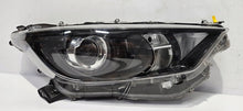 Laden Sie das Bild in den Galerie-Viewer, Frontscheinwerfer Toyota Yaris Rechts Scheinwerfer Headlight SCH2339797283za