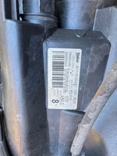 Laden Sie das Bild in den Galerie-Viewer, Frontscheinwerfer Toyota Auris Xenon Rechts Scheinwerfer Headlight SCH7519919686sp