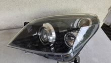 Laden Sie das Bild in den Galerie-Viewer, Frontscheinwerfer Opel Astra H Xenon Links Scheinwerfer Headlight SCH3356692897cj