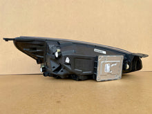 Laden Sie das Bild in den Galerie-Viewer, Frontscheinwerfer Ford Focus MX7B-13E015-ED Links Scheinwerfer Headlight