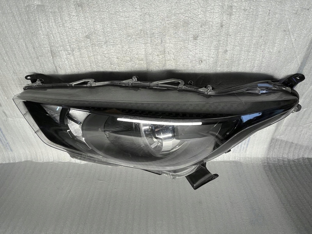 Frontscheinwerfer Toyota Yaris 81130-K0060 Ein Stück (Rechts oder Links)