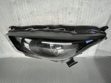 Laden Sie das Bild in den Galerie-Viewer, Frontscheinwerfer Toyota Yaris 81130-K0060 Ein Stück (Rechts oder Links)