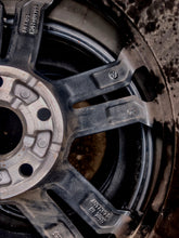 Load image into Gallery viewer, 1x Alufelge 18 Zoll 7.5" 5x112 49ET Glanz Schwarz 5G0601025DR VW Golf VII I FEL1850259297gs