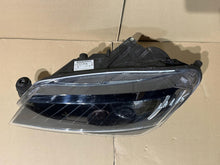 Laden Sie das Bild in den Galerie-Viewer, Frontscheinwerfer Skoda Superb III 3V1941015B LED Ein Stück (Rechts oder Links)