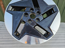 Laden Sie das Bild in den Galerie-Viewer, 1x Alufelge 17 Zoll 7.0" 5x114.3 50ET 52910HF200 Hyundai Kona Rim Wheel FEL2713108082rh