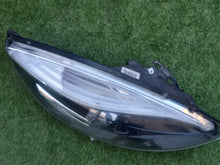 Load image into Gallery viewer, Frontscheinwerfer Renault Scenic 260106928R Rechts Scheinwerfer Headlight SCH6875834702tq