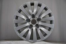 Load image into Gallery viewer, 1x Alufelge 18 Zoll 8.0" 5x120 30ET Glanz Silber 6775777 BMW 1 Rim Wheel FEL5682138207id