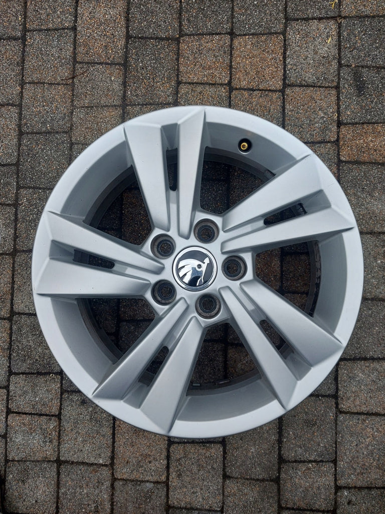 1x Alufelge 15 Zoll 6.0" 5x100 38ET Glanz Silber Skoda Fabia Iii Rim Wheel FEL2852154344ef