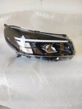 Laden Sie das Bild in den Galerie-Viewer, Frontscheinwerfer Opel Zafira Vivaro LE21A6487 9847209980 LED Rechts Headlight