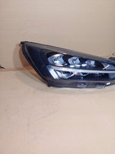 Laden Sie das Bild in den Galerie-Viewer, Frontscheinwerfer Ford Focus JX7B-13E014-CE LED Ein Stück (Rechts oder Links) SCH4734045895dk