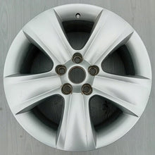 Laden Sie das Bild in den Galerie-Viewer, 1x Alufelge 17 Zoll 7.0" 5x112 45ET Glanz Silber 5L0601025B Skoda Yeti Rim Wheel FEL5992117326pv