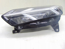 Laden Sie das Bild in den Galerie-Viewer, Frontscheinwerfer Dacia Sandero III Logan 260601750R Links Headlight