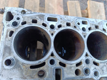 Laden Sie das Bild in den Galerie-Viewer, Motorblock BMW Mini Toyota BLOK A N47C20A 2.0D 2.0 Diesel Unkomplett