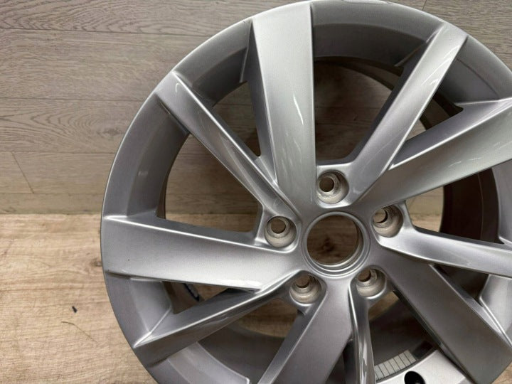 1x Alufelge 16 Zoll 46ET Blau 5H0071496 VW Golf Viii Rim Wheel FEL8534244896it
