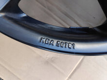 Laden Sie das Bild in den Galerie-Viewer, 1x Alufelge 18 Zoll 8.0&quot; 5x112 50ET KBA50781 Rim Wheel
