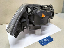 Laden Sie das Bild in den Galerie-Viewer, Frontscheinwerfer Renault Megane II 89307030 Xenon Links Scheinwerfer Headlight SCH9222052815mq