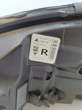 Laden Sie das Bild in den Galerie-Viewer, Frontscheinwerfer Tesla Model 3 1077372-10 Vorderseite Scheinwerfer Headlight