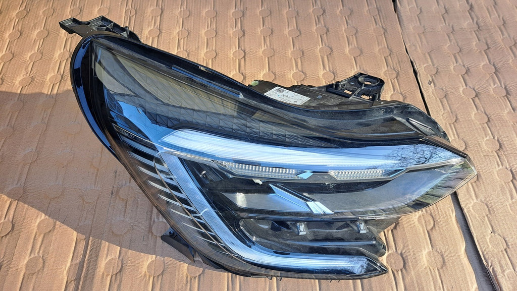 Frontscheinwerfer Renault Captur II 01393032 260104525R Rechts Headlight