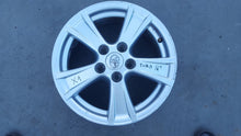 Laden Sie das Bild in den Galerie-Viewer, 1x Alufelge 16 Zoll 6.5&quot; 5x114.3 42611-0F120 Toyota Avensis Rim Wheel