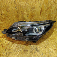 Laden Sie das Bild in den Galerie-Viewer, Frontscheinwerfer Peugeot 2008 I 9825313980 Links Scheinwerfer Headlight SCH1951978672xn