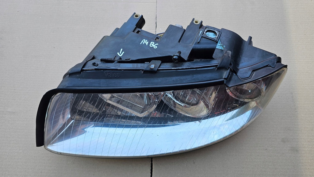 Frontscheinwerfer Audi A4 B6 8E0941003F 89305690 Ein Stück (Rechts oder Links) SCH7012608497kr
