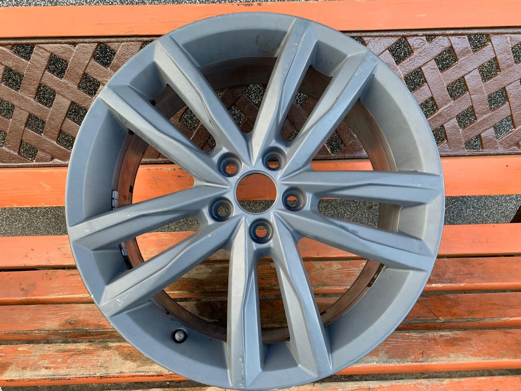 1x Alufelge 17 Zoll 7.0" 5x100 51ET Matt Graphit 2G0601025J VW Polo Rim Wheel