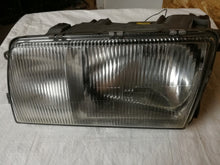 Laden Sie das Bild in den Galerie-Viewer, Frontscheinwerfer Mercedes-Benz W126 1268209461 0301065705 Links Headlight SCH2423789979hi