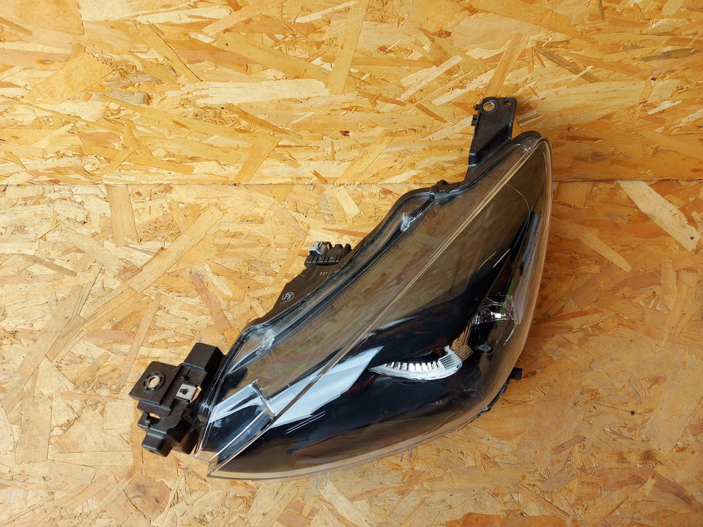 Frontscheinwerfer Mazda III D43N51040 LED Ein Stück (Rechts oder Links)