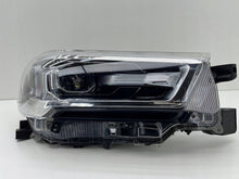 Laden Sie das Bild in den Galerie-Viewer, Frontscheinwerfer Toyota Hilux VIII RCD25398 FALSE Scheinwerfer Headlight SCH5851306413du