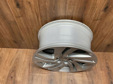Laden Sie das Bild in den Galerie-Viewer, 1x Alufelge 18 Zoll K8D21007CA Land Rover Range Evoque L551 Rim Wheel FEL8105961866ly