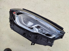 Laden Sie das Bild in den Galerie-Viewer, Frontscheinwerfer Mercedes-Benz W247 A2479063605KZ LED Rechts Headlight