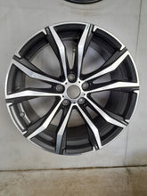 Laden Sie das Bild in den Galerie-Viewer, 1x Alufelge 18 Zoll 9.0&quot; 5x114.3 32ET Glanz 8811705 Toyota Rim Wheel