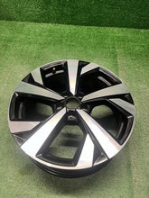 Laden Sie das Bild in den Galerie-Viewer, 1x Alufelge 17 Zoll 6.5" 5x100 39ET Glanz Silber 2G7601025B VW T-Cross Rim Wheel FEL5888329723dm
