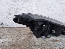 Load image into Gallery viewer, Frontscheinwerfer Toyota Yaris LED Ein Stück (Rechts oder Links) Headlight