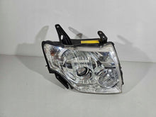 Laden Sie das Bild in den Galerie-Viewer, Frontscheinwerfer Mitsubishi Pajero IV 103419012686 Xenon Rechts Headlight SCH8387268012js