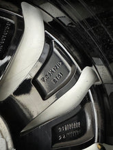 Laden Sie das Bild in den Galerie-Viewer, 1x Alufelge 17 Zoll 7.5" 5x112 51ET Glanz Schwarz 5H0601025 VW Golf Viii FEL1623974557ge