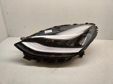 Laden Sie das Bild in den Galerie-Viewer, Frontscheinwerfer Tesla Model 3 1077375-00-C LED Links Scheinwerfer Headlight