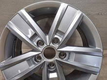 Laden Sie das Bild in den Galerie-Viewer, 1x Alufelge 17 Zoll 7.0" 5x120 55ET Glanz Silber 7E0601025P VW Multivan FEL6221136681km