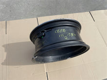Load image into Gallery viewer, 1x Alufelge 17 Zoll 7.0&quot; 5x114.3 52910-J7400 Kia Ceed Rim Wheel