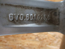 Laden Sie das Bild in den Galerie-Viewer, 1x Alufelge 17 Zoll 7.0&quot; 5x100 46ET 6V0601025C Skoda Fabia Iii Rim Wheel