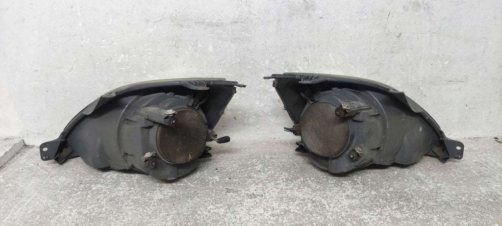 Frontscheinwerfer Ford Fiesta 0301224303 0301224302 Rechts oder Links