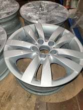 Load image into Gallery viewer, 4x Alufelge 17 Zoll 8.5" 5x120 37ET Glanz Silber 6775599-14 BMW Rim Wheel FEL3299865539jt