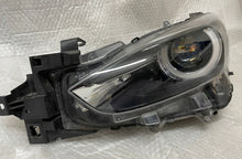 Laden Sie das Bild in den Galerie-Viewer, Frontscheinwerfer Mazda 3 Bn BSP5-51040 LED Links Scheinwerfer Headlight