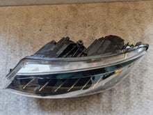 Laden Sie das Bild in den Galerie-Viewer, Frontscheinwerfer Skoda Fabia III 6V1941015B Links Scheinwerfer Headlight SCH2011461024tc