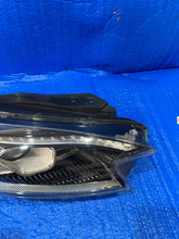 Laden Sie das Bild in den Galerie-Viewer, Frontscheinwerfer Kia Xceed J792111040 92102J7300 LED Rechts Headlight