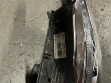 Laden Sie das Bild in den Galerie-Viewer, Frontscheinwerfer Peugeot 2008 90106472 Links Scheinwerfer Headlight SCH1819981441yn