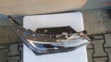 Laden Sie das Bild in den Galerie-Viewer, Frontscheinwerfer Toyota Corolla 81110-02L70 LED Rechts Scheinwerfer Headlight SCH8558499582ke