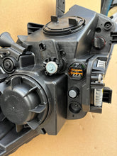 Laden Sie das Bild in den Galerie-Viewer, Frontscheinwerfer Kia Carens 13-92101-A4 LED Links Scheinwerfer Headlight