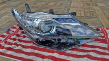 Laden Sie das Bild in den Galerie-Viewer, Frontscheinwerfer Toyota Auris 81110-02E21 Rechts Scheinwerfer Headlight