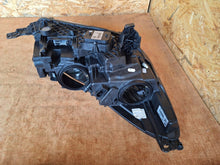 Laden Sie das Bild in den Galerie-Viewer, Frontscheinwerfer Ford Kuga II GV4113D155AJ Xenon Ein Stück (Rechts oder Links) SCH6487484899ba